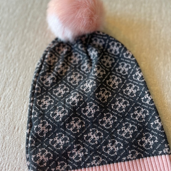 Brand New! GUESS | Pink& Grey Knitted Beanie - Picture 2 of 4